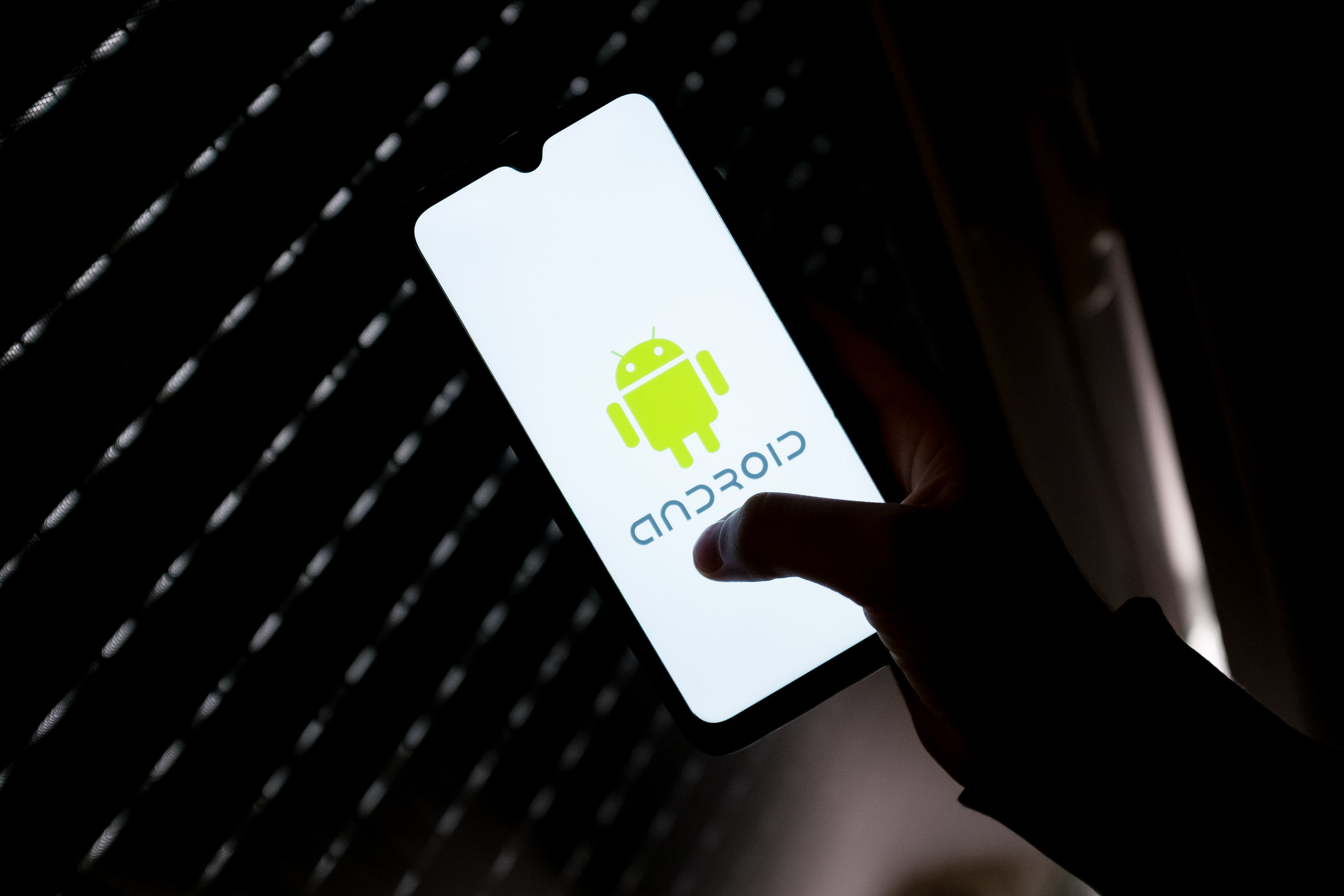 Android 16 está disponible para desarrolladores y se centra en mejoras de experiencia de usuario.