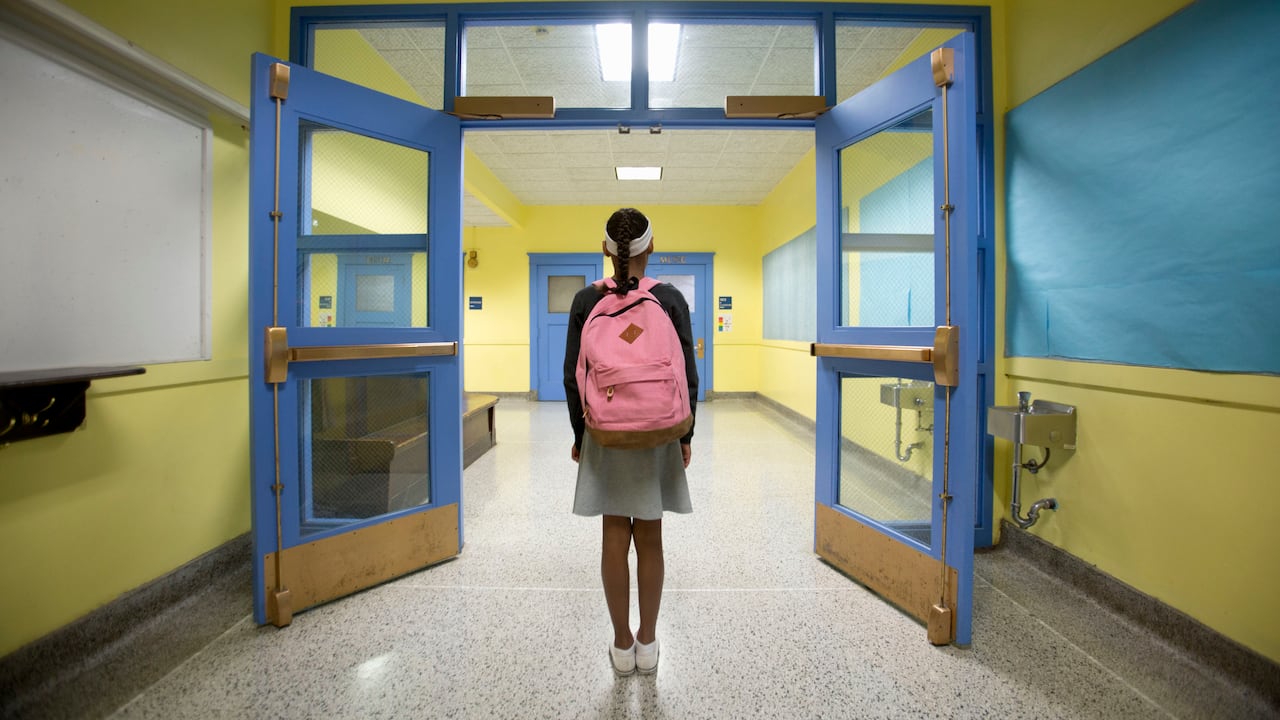 Algunos estudiantes han dejado de asistir al colegio por miedo a que sus familias sean deportadas de Estados Unidos.