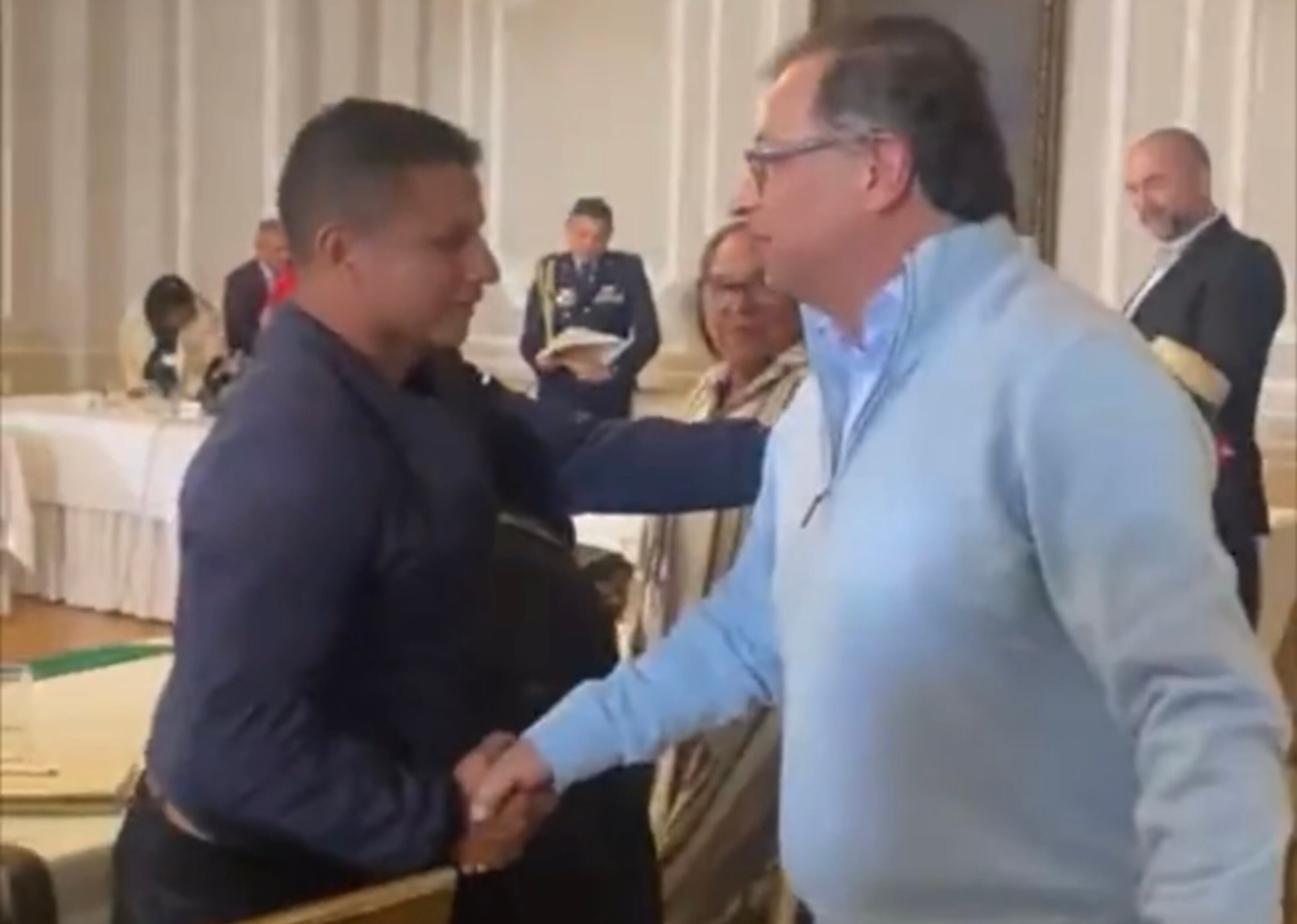 Presidente Gustavo Petro reunido con indígenas en la Casa de Nariño
