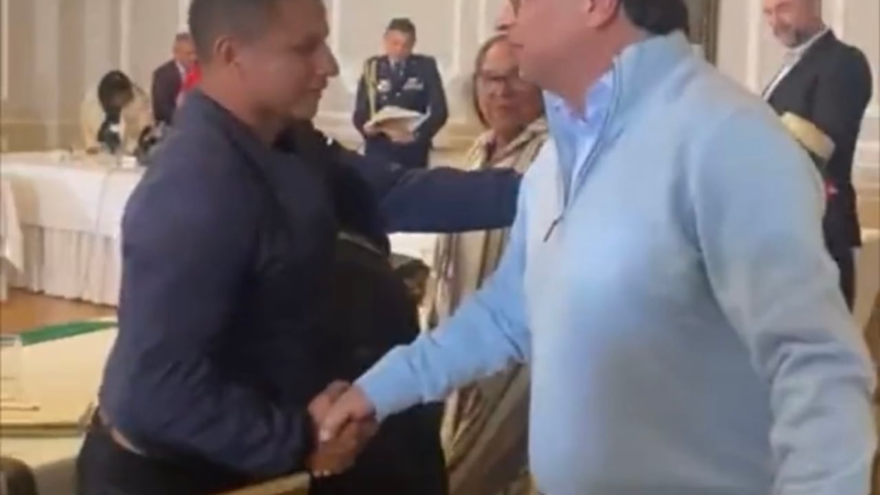 Presidente Gustavo Petro reunido con indígenas en la Casa de Nariño