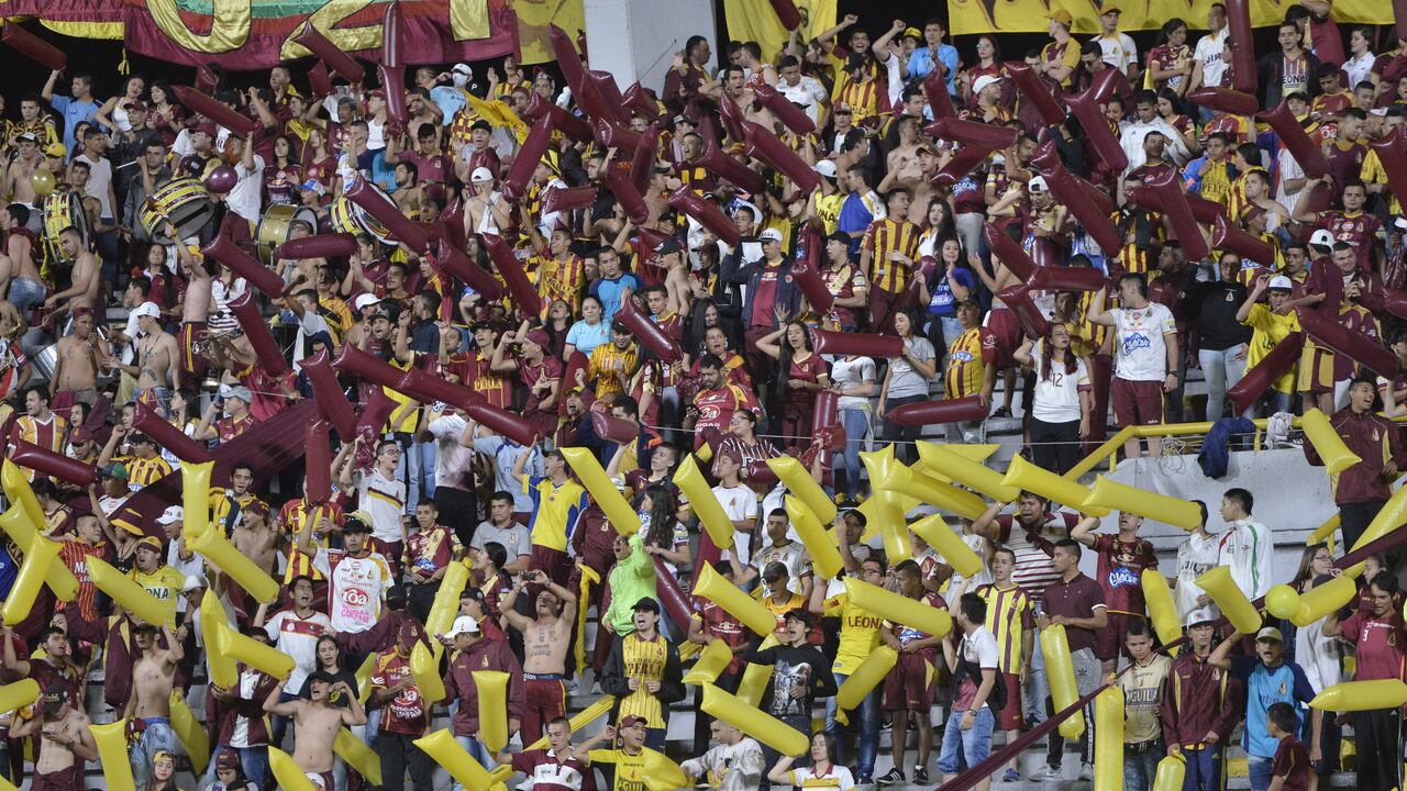 En el estadio Manuel Murillo Toro de Ibagué los hinchas ‘pijaos’ y ‘escarlatas’ demostraron que se puede disfrutar la fiesta del fútbol en paz.