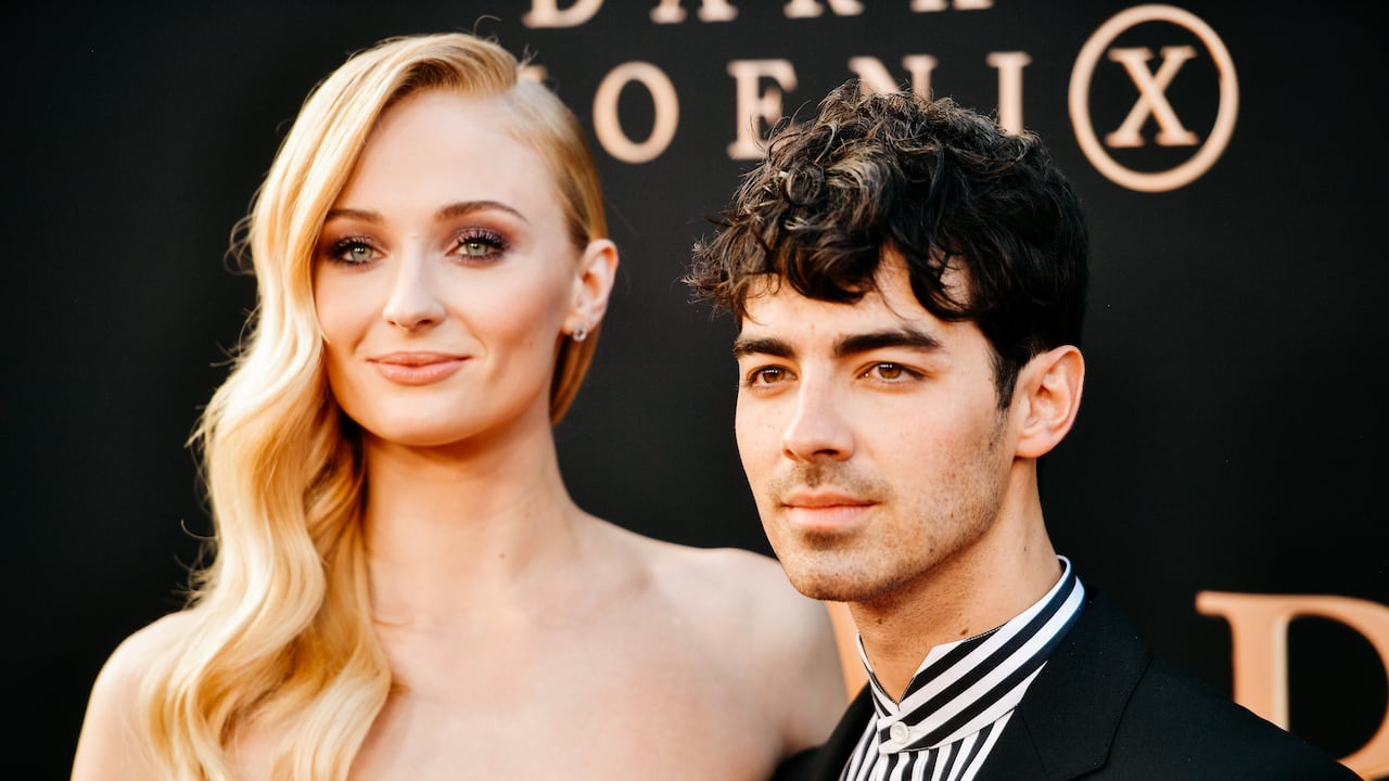 Sophie Turner y Joe Jonas asisten al estreno de "Dark Phoenix" de 20th Century Fox en el Teatro Chino TCL el 4 de junio de 2019 en Hollywood, California. (Foto de Matt Winkelmeyer/Getty Images)