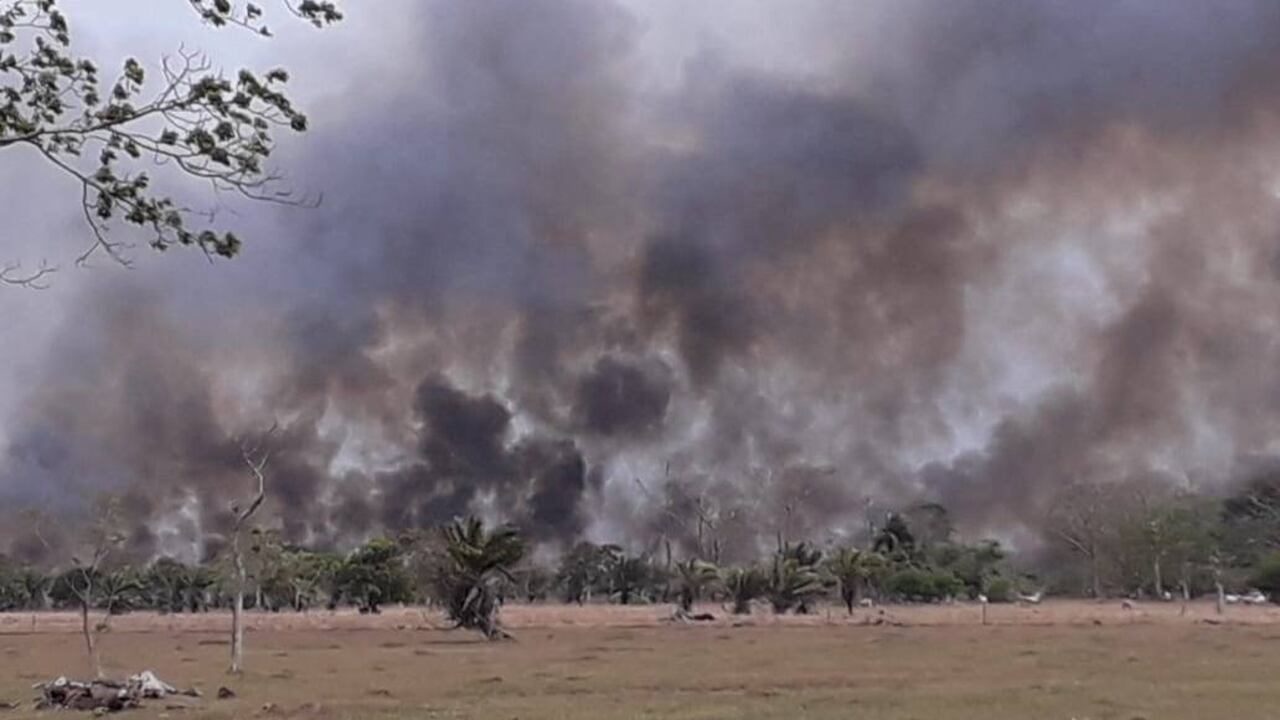 Dos incendios forestales afectaron varios terrenos de bosque húmedo en Unguía (Chocó), una zona catalogada como reserva forestal: El Cuerpo de Bomberos Voluntarios del municipio logró controlar las llamas, a pesar de no contar con el equipo adecuado para atender este tipo de emergencias. Foto: Cuerpo de Bomberos Voluntarios de Unguía