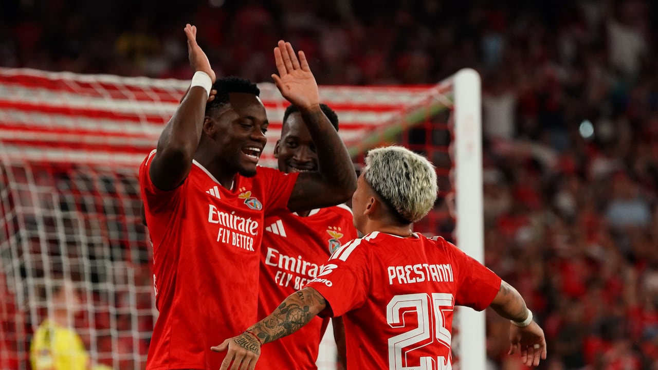 Jhon Jáder Durán celebrando su gol con Benfica ante Celtic en la Europa League.
