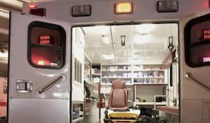 Las ambulancias nuevas de Bogotá, están lejos de ser aquellas de primer nivel que se necesitan para atender urgencias. Así se ve una ambulancia de Estados Unidos en su interior.