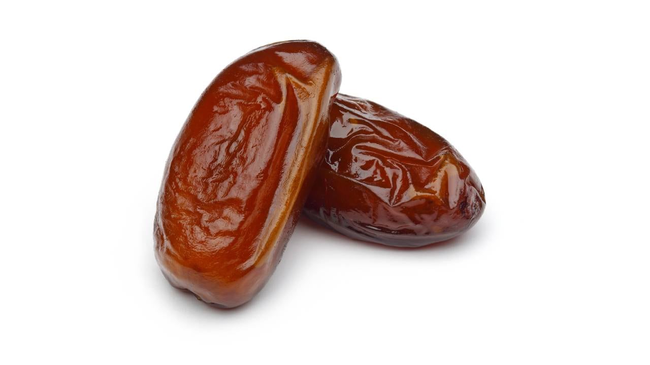 Expertos indican que el dátil es un alimento que reduce el azúcar y colesterol de manera natural. Foto: Getty Images.