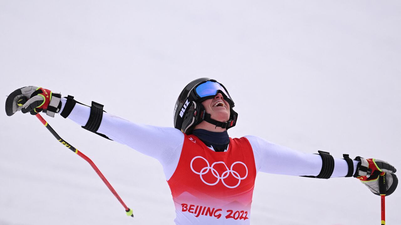 Sweden's Sara Hector reacts after competing in the second run of the women's giant slalom during the Beijing 2022 Winter Olympic Games at the Yanqing National Alpine Skiing Centre in Yanqing on February 7, 2022. (Photo by Fabrice COFFRINI / AFP)