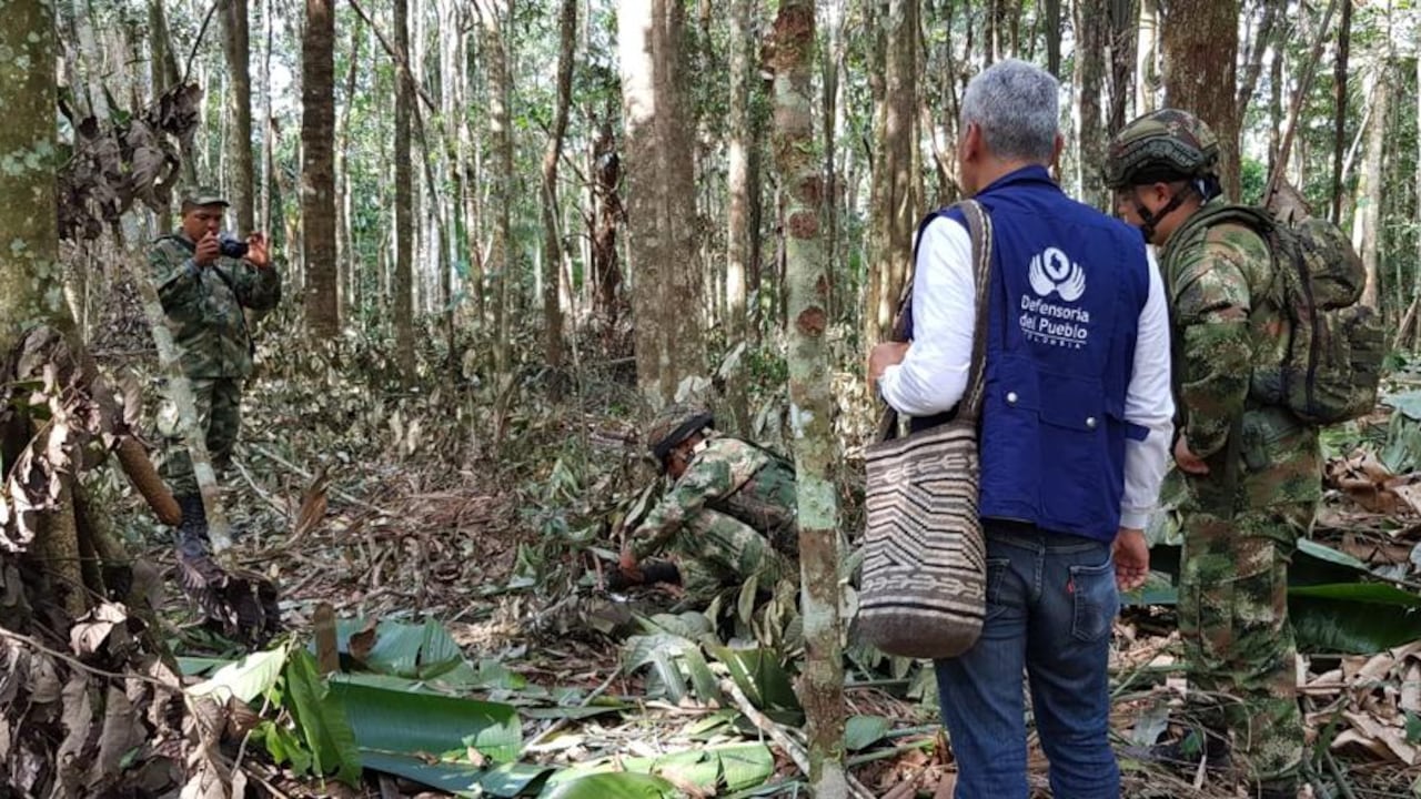 Integrantes del batallón Joaquín París, del Ejército Nacional, desactivó los artefactos explosivos instalados que ponían en riesgo a los miembros de la comunidad indígena Nukak en el departamento de Guaviare.