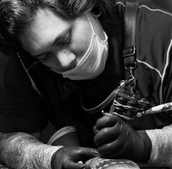 El joven Andrés Felipe Rodríguez, era un reconocido tatuador caleño.