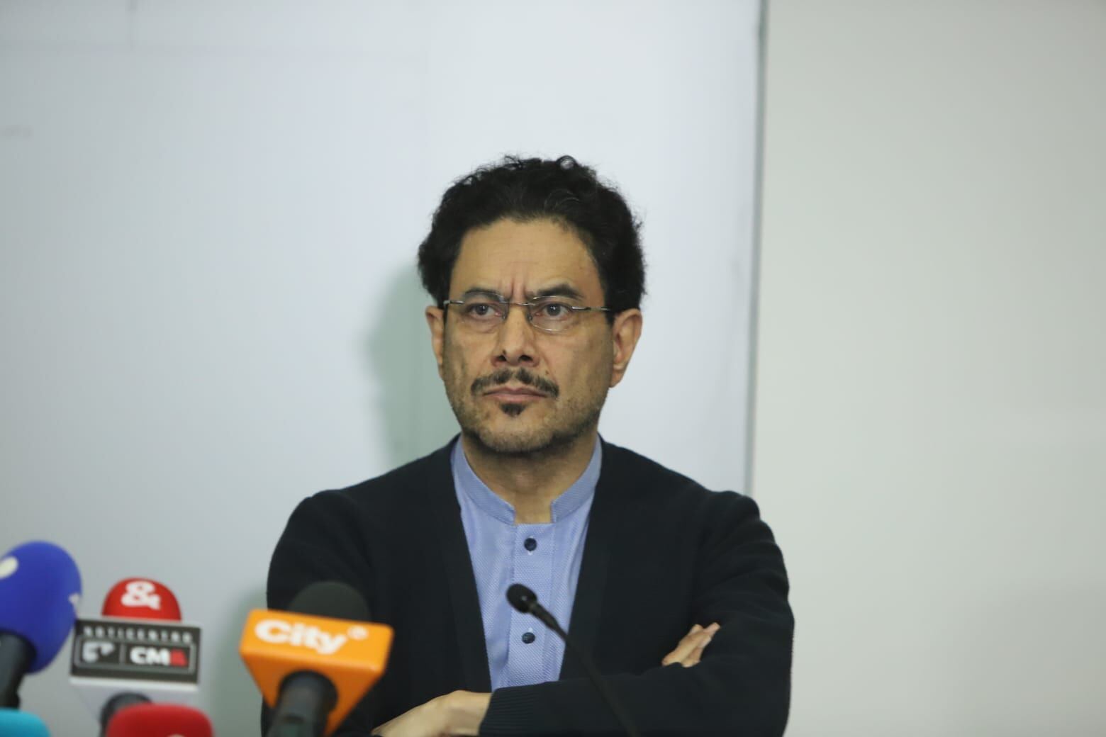 Rueda de Prensa negociadores del Gobierno con el ELN Iván Cepeda