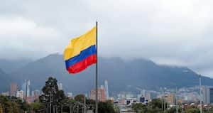 Paro de Maestros
Paro nacional de maestros por 48 horas
"Los objetivos centrales de esta jornada son: La defensa de la vida; el derecho a la salud con dignidad para el magisterio colombiano; el fortalecimiento y defensa del Fondo Nacional de Prestaciones Sociales; materializar la reforma constitucional al SGP para garantizar un aumento real y progresivo de los recursos; exigir el cumplimiento cabal de los acuerdos pactados con el Gobierno Nacional, que incluye el respeto a los ascensos de los docentes", informó Fecode. En Bogotá, la marcha inició hoy miércoles a las diez de la mañana frente a la Secretaría de Educación de Bogotá, tomó la Avenida calle 26 hasta llegar al Ministerio de Educación, donde se realizó un cacerolazo en forma pacífica.
Bogotá, agosto 28 de 2019
Foto León Darío Peláez/ Semana