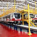 El Metro subterráneo de Quito tiene 15 estaciones, 5 de ellas intermodales. Operará con 18 trenes, cada uno con 6 coches y en un día promedio laboral movilizará 377.000 usuarios.