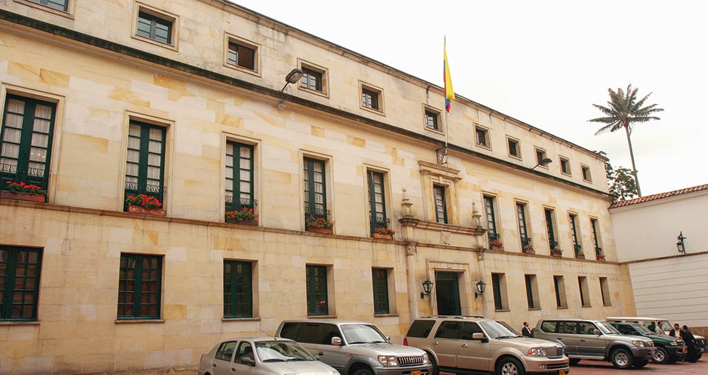   El canciller defendió las polémicas designaciones del cónsul en Chile, Sebastián Guanumen, y del embajador en México, Álvaro Moisés Niño. De este último, explicó que su nombramiento se cayó “por razones mecánicas”.