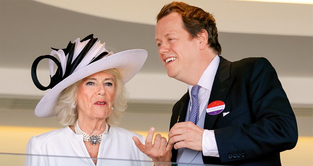  Tom Parker, junto a su madre, la reina Camila.