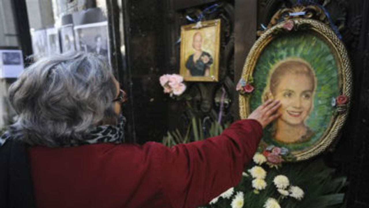 Evita conoció en 1944 a su futuro esposo, Juan Perón, tres veces presidente argentino y fundador del movimiento popular que hoy está en el poder.