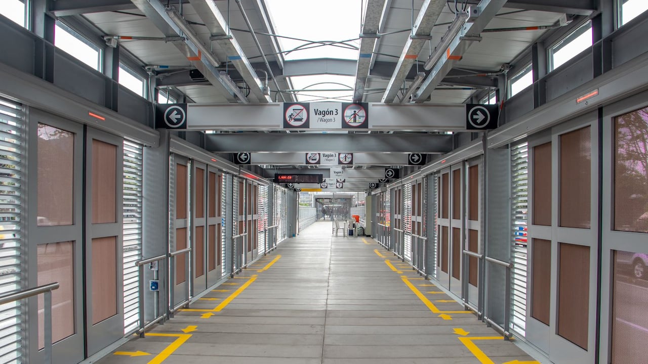 La estación Universidades de TransMilenio presentó el aislamiento del vagón B mientras las autoridades verificaban una maleta abandonada este miércoles 14 de octubre.