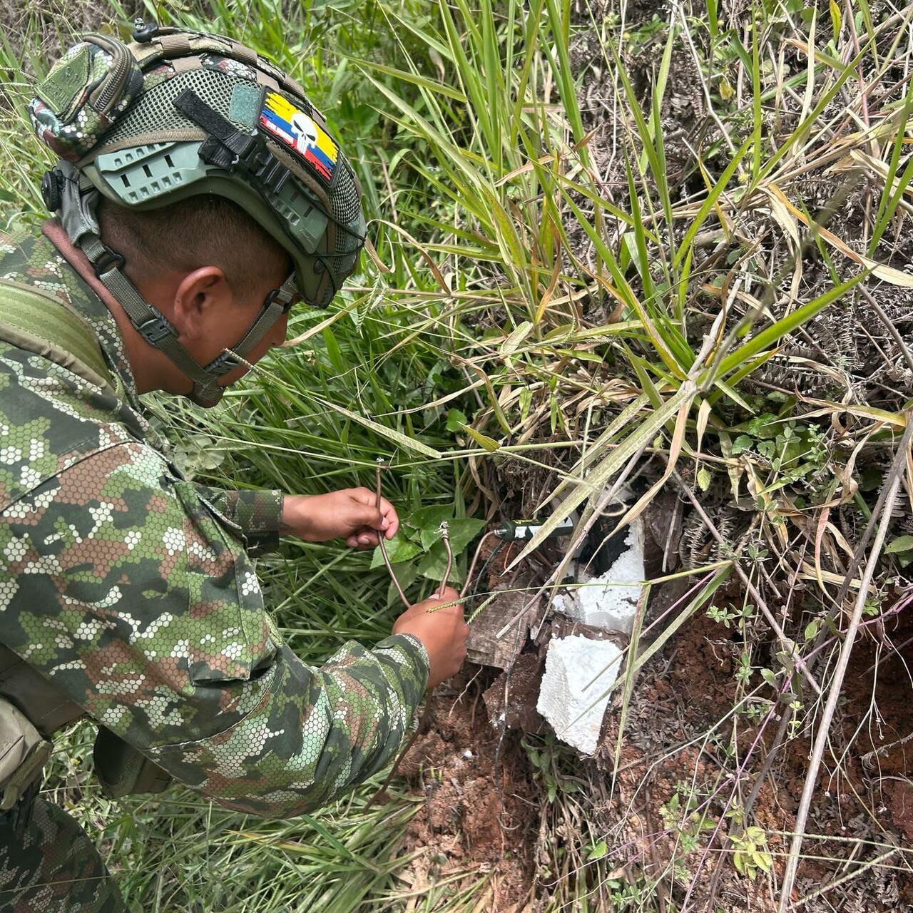 Destruyen más de 100 kilos de artefactos explosivos en el Cañón del Micay, en Cauca.