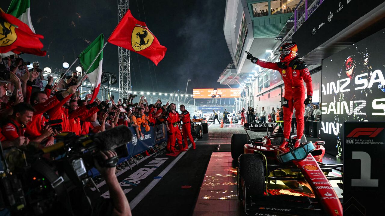 Carlos Sainz dominó de principio a fin en el GP de Singapur
