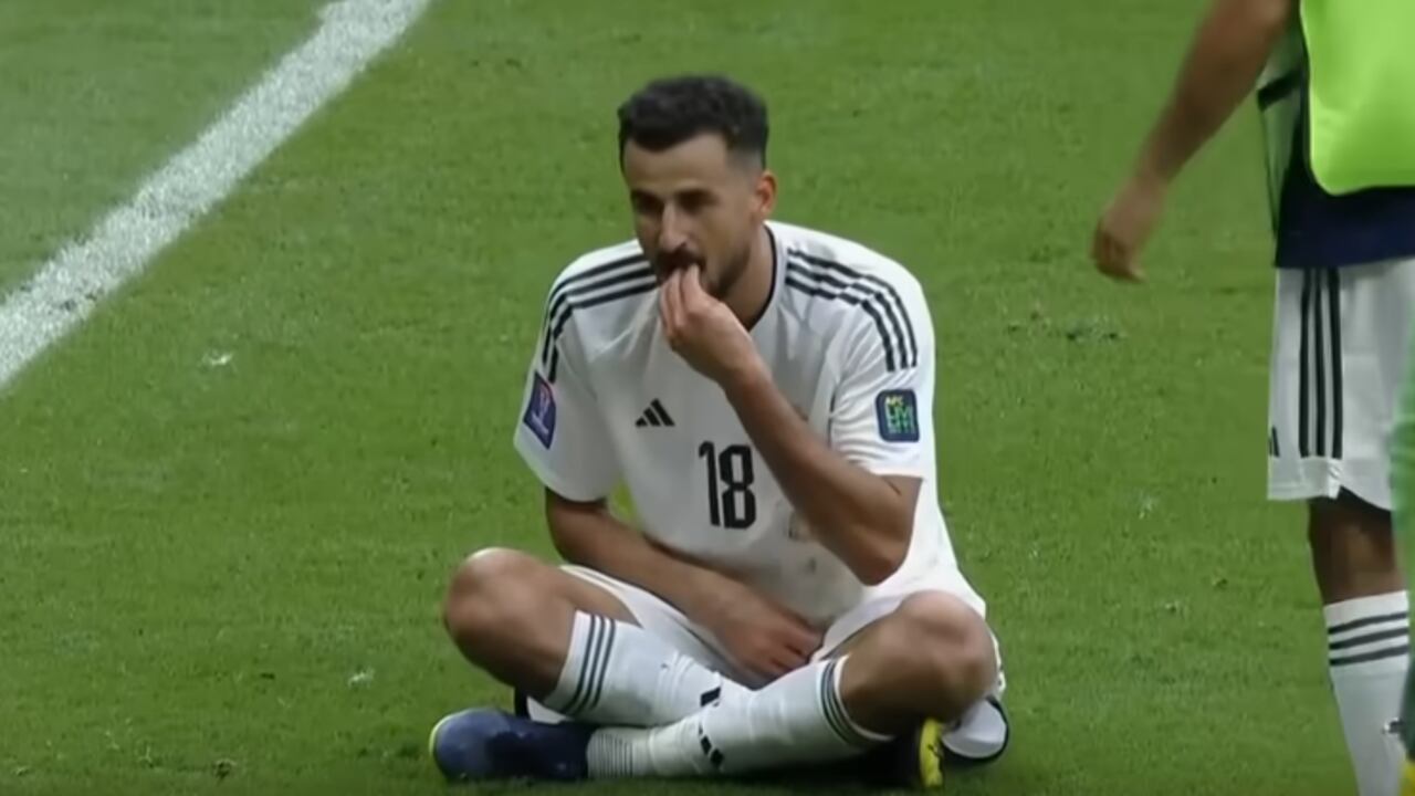 Aymen Hussein celebrando el gol de Irak ante Jordania por la Copa de Asia