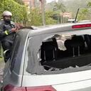 Así terminó el automotor en el que se movilizaban las dos personas en Medellín.