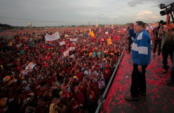 El presidente venezolano, Hugo Chávez, durante una caravana electoral en la ciudad de Acarigua, Estado Portuguesa (Venezuela)
