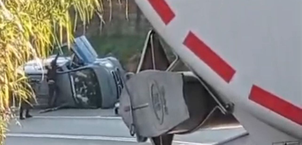 Disidentes de las Farc llegan a camioneta del Inpec tras ataque a disparos.