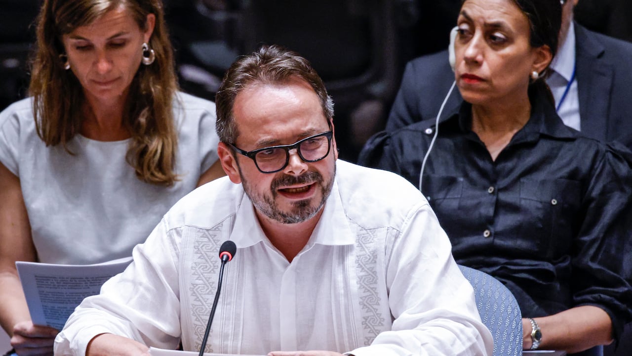 Carlos Ruiz Massieu, Representante Especial para Colombia y jefe de la Misión de Verificación de las Naciones Unidas en Colombia, habla durante una sesión del Consejo de Seguridad de la ONU sobre el progreso del proceso de paz colombiano en la sede de la ONU en Nueva York el 11 de julio de 2024.