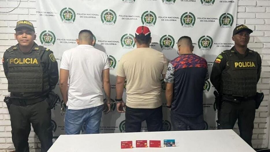 En medio del servicio de Policía una patrulla del Modelo Nacional de Vigilancia Comunitaria por Cuadrante es alertado por un ciudadano que manifiesta que unos hombres lo habrían hurtado emprendiendo la huida posteriormente en un vehículo de servicio público.