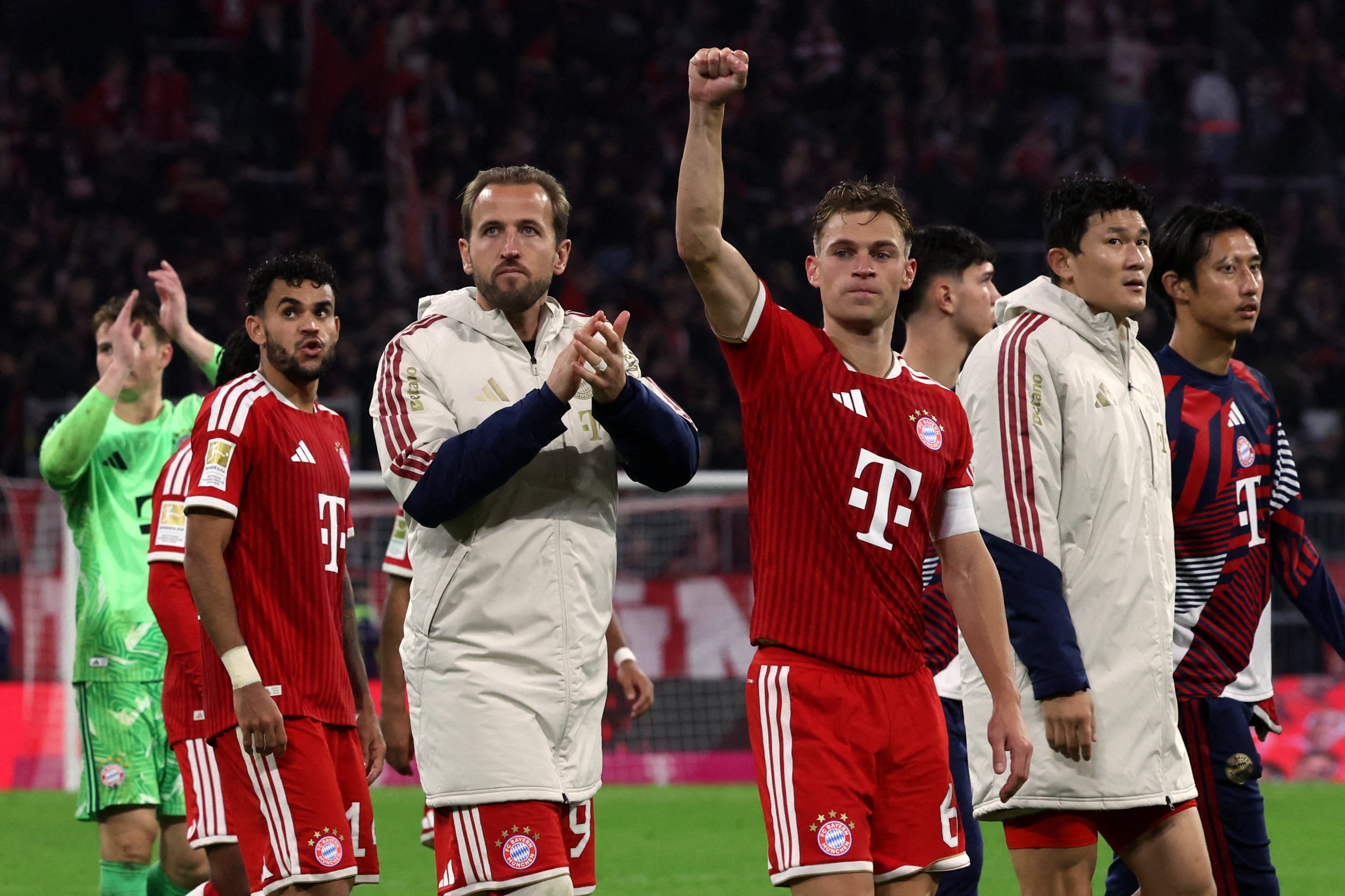 17 October 2026, Bavaria, Munich: Soccer, Men: Bundesliga, FC Bayern Munich vs. RB Leipzig, Matchday 6, Allianz Arena; Luis D�az (Bayern Munich), Harry Kane (Bayern Munich), Joshua Kimmich (Bayern Munich), and Min-jae Kim (Bayern Munich) celebrate the victory. Photo: Karl-Josef Hildenbrand/dpa - IMPORTANT NOTICE: In accordance with the regulations of the Bundesliga and the DFB (German Football Association), it is prohibited to use or allow the use of photographs taken in the stadium and/or during the game in the form of sequential images and/or video-like photo series. (Photo by KARL-JOSEF HILDENBRAND / dpa Picture-Alliance via AFP)