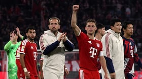 17 October 2026, Bavaria, Munich: Soccer, Men: Bundesliga, FC Bayern Munich vs. RB Leipzig, Matchday 6, Allianz Arena; Luis D�az (Bayern Munich), Harry Kane (Bayern Munich), Joshua Kimmich (Bayern Munich), and Min-jae Kim (Bayern Munich) celebrate the victory. Photo: Karl-Josef Hildenbrand/dpa - IMPORTANT NOTICE: In accordance with the regulations of the Bundesliga and the DFB (German Football Association), it is prohibited to use or allow the use of photographs taken in the stadium and/or during the game in the form of sequential images and/or video-like photo series. (Photo by KARL-JOSEF HILDENBRAND / dpa Picture-Alliance via AFP)