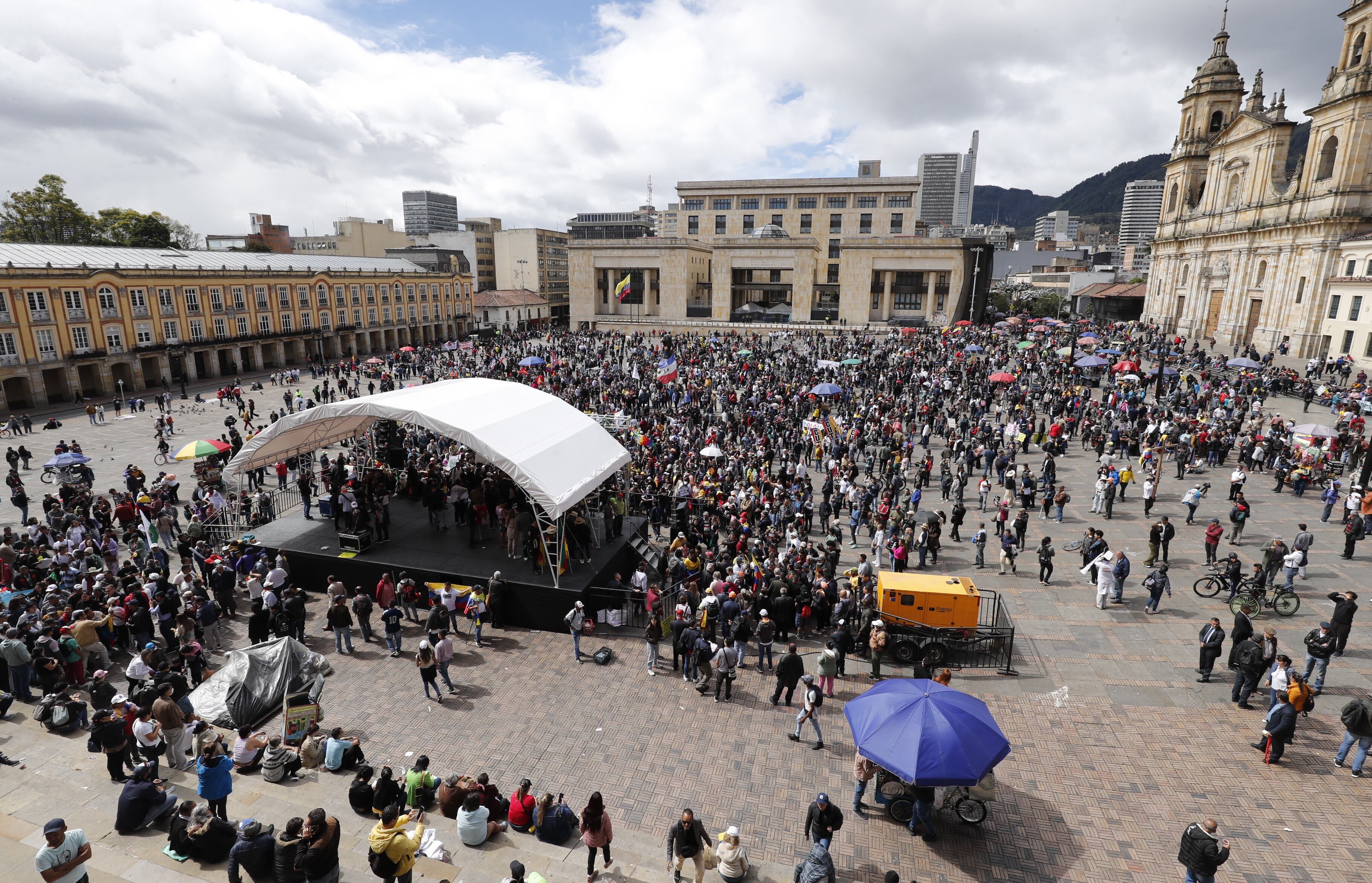 Marchas a favor de las reformas del gobierno
