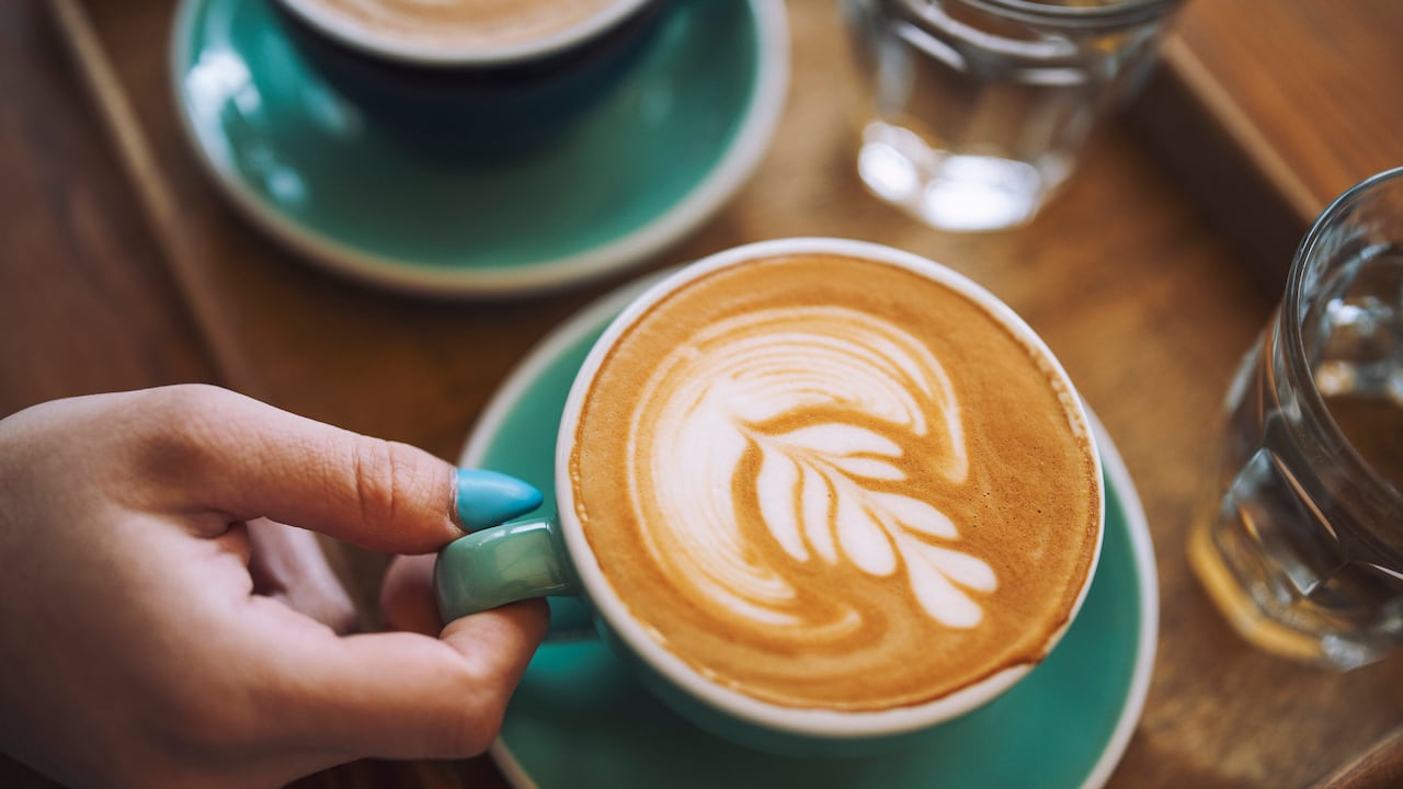 El Fllat White es parecido a un cafe latte