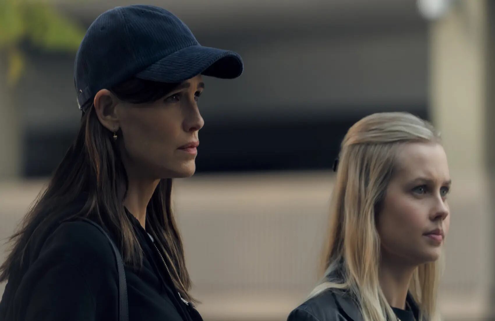 Jennifer Garner eleva el suspenso en un thriller que deja atrás el drama para dar paso al espionaje