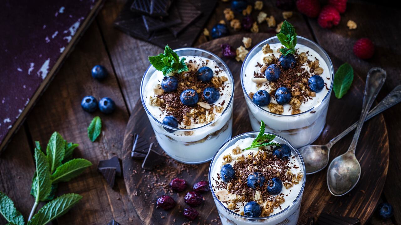 La doctora Uma Naidoo revela cuáles son los alimentos que pueden ayudar a agudizar la concentración, la memoria y la salud del cerebro en general.