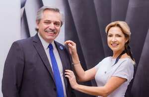 El expresidente fue acusado por su exesposa por maltrato