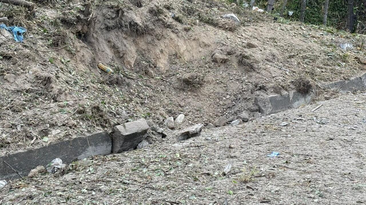 Según el informe oficial, estos explosivos, al parecer, fueron colocados días antes por miembros del grupo armado organizado ELN