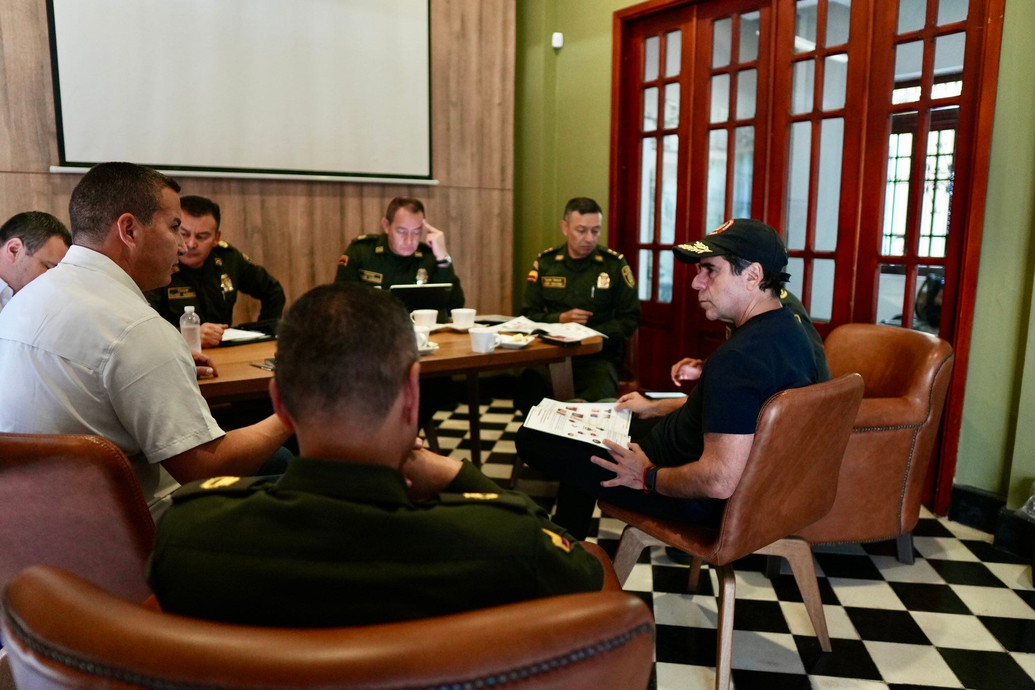 Alejandro Char anuncia nuevos policías para Barranquilla