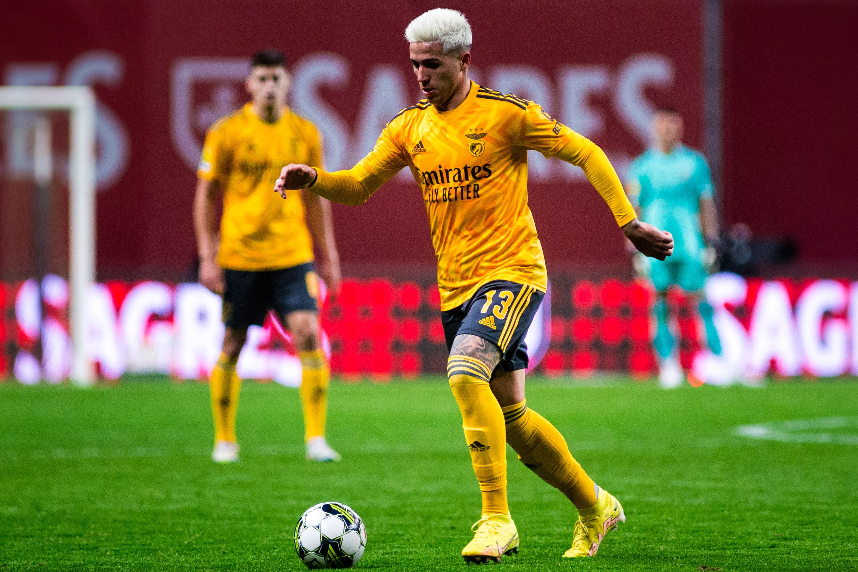 Enzo Fernández en su partido con Benfica ante Braga.