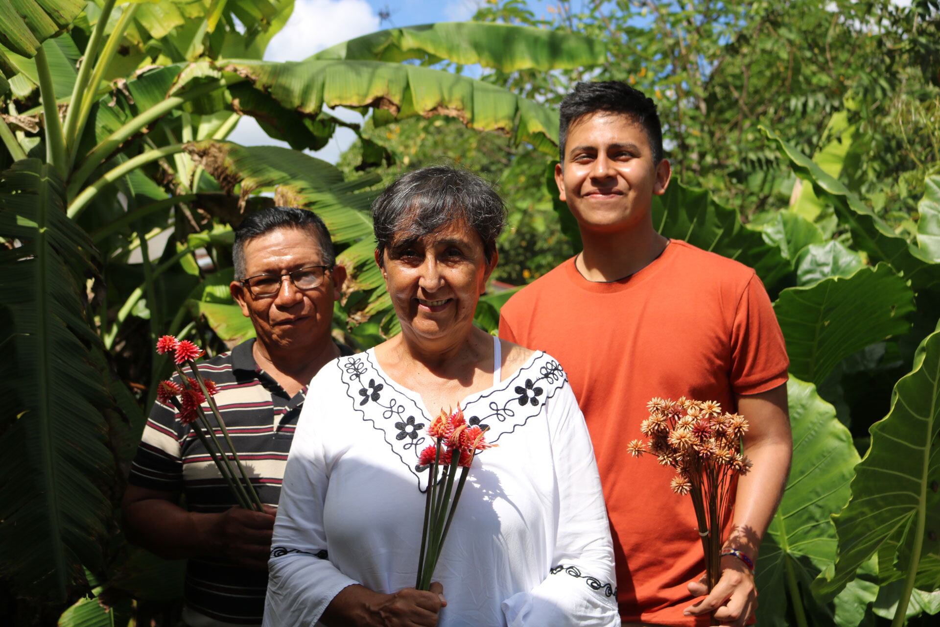 De izquierda a derecha: Rubén Darío Carianil, Martha Toledo, Darío Esteban Carianil.