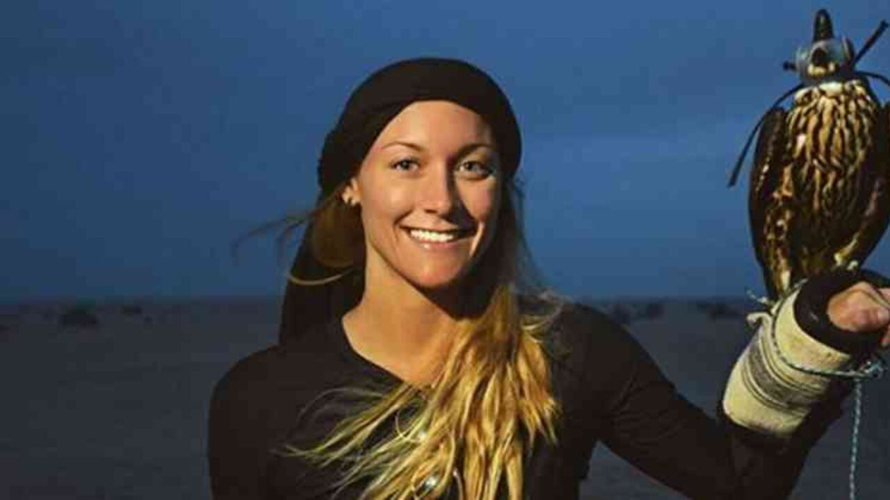 Cassandra De Pecol en el desierto de Dubai.