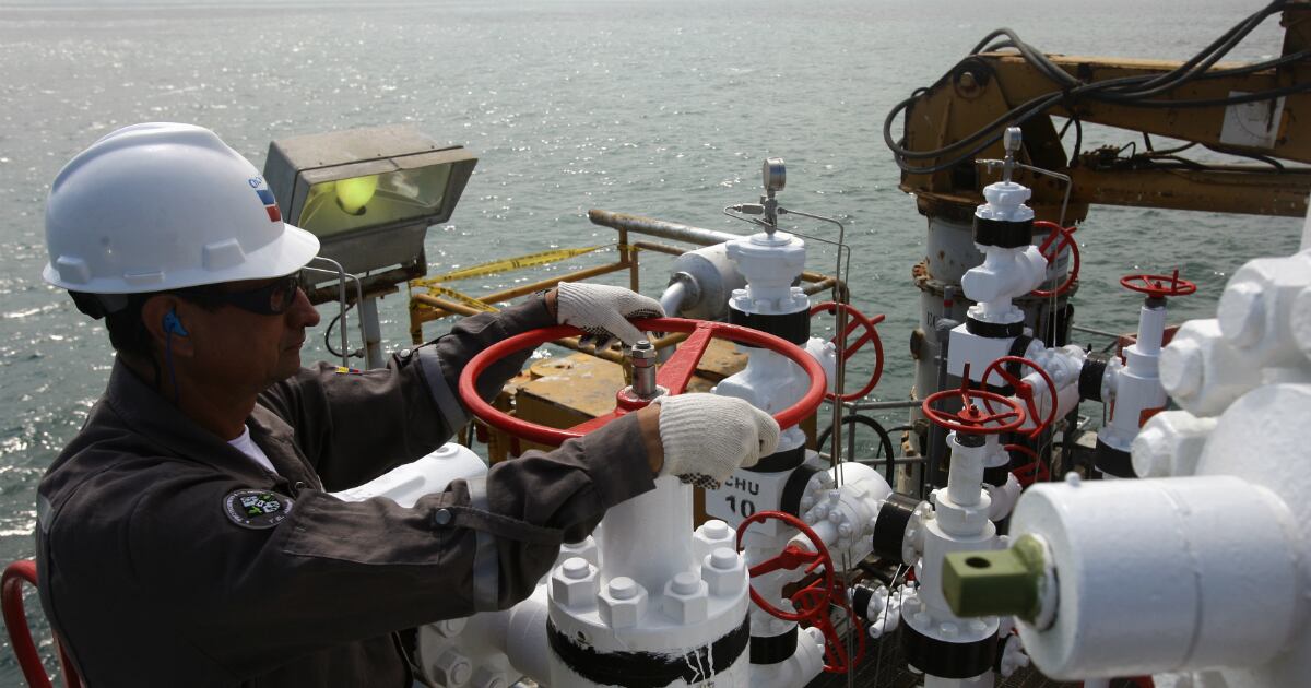 El plan de desarrollo incluye la instalación de un buque flotante de producción, almacenamiento y descarga (FPSO) diseñado para procesar hasta 120.000 barriles de petróleo por día.