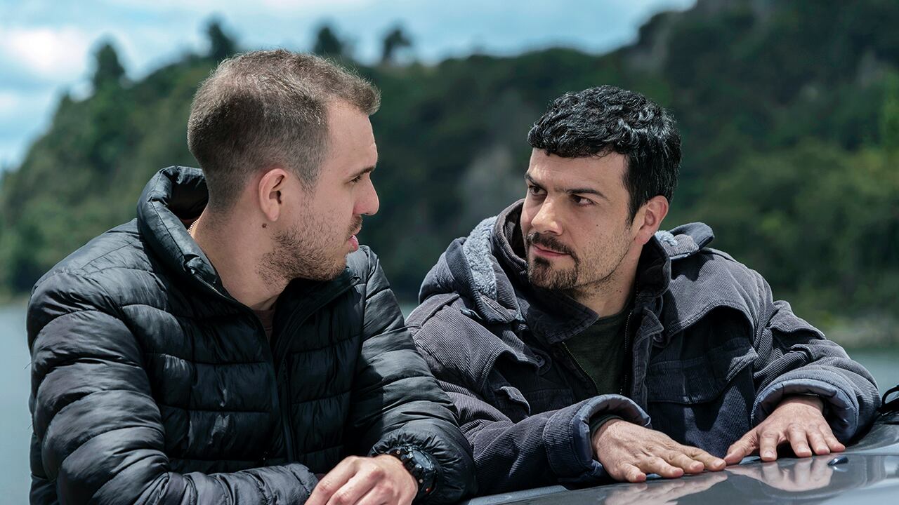 El actor es artista audiovisual y por su trabajo actoral ha sido nominado a los Premios Macondo y TV Y Novelas. 