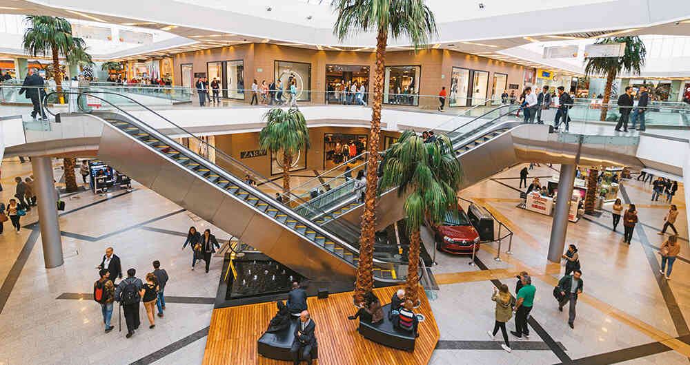 Unicentro Bogotá invirtió 2.800 millones de pesos en aplicar tecnología de bajo consumo de energía.