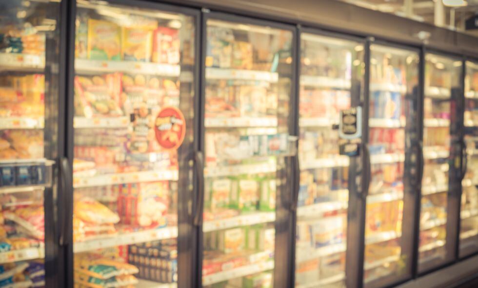 suelen contener aditivos, azúcares añadidos y un gran porcentaje de lípidos en su interior.