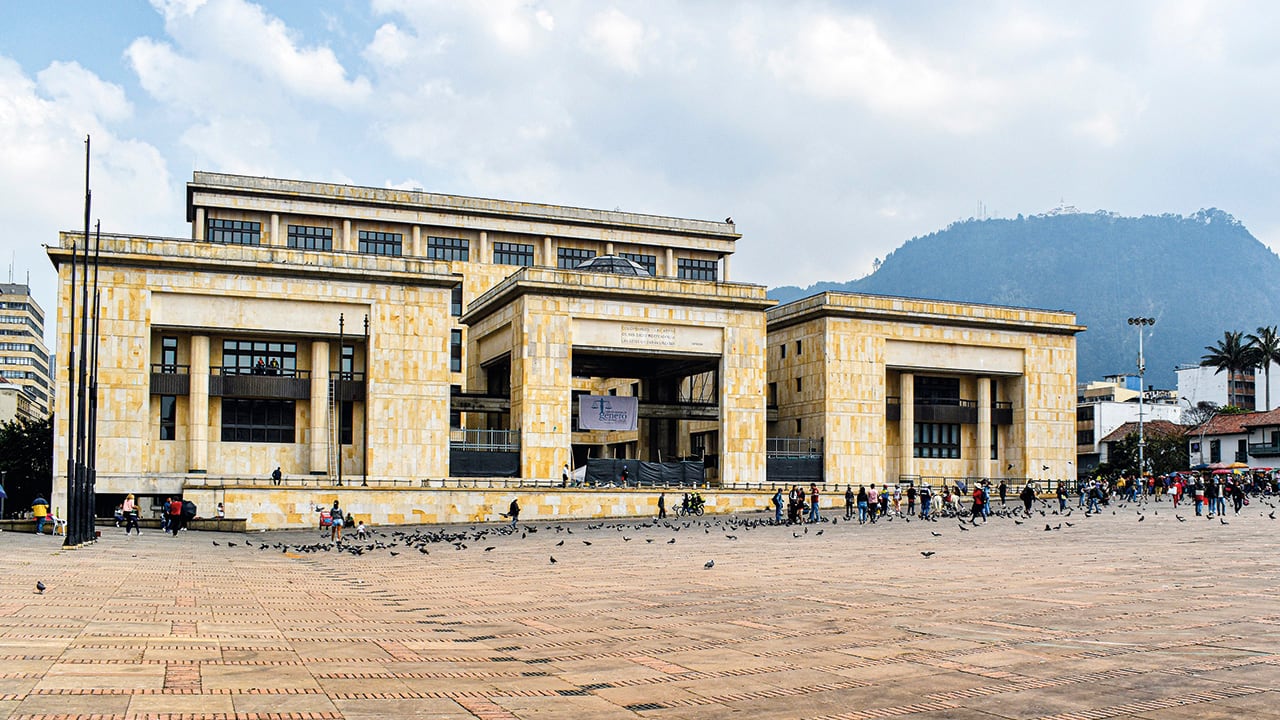  El mandatario Gustavo Petro se ha enfrentado al presidente de la Corte Constitucional, Jorge Enrique Ibáñez Najar, por el trámite de la iniciativa. El tema es una de las prioridades del Gobierno.