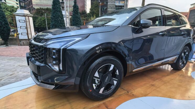 Kia presentó la nueva Kia Sportage híbrida. Tendrá dos versiones a gasolina y una totalmente híbrida.