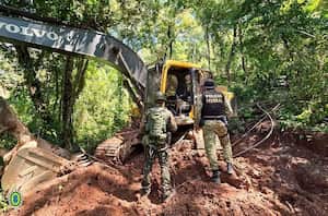 Autoridades de Colombia y Brasil destruyeron 16 dragas en el Amazonas.