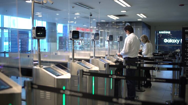 Migración Colombia pone en marcha sistema biométrico para pasajeros en el aeropuerto de Cartagena