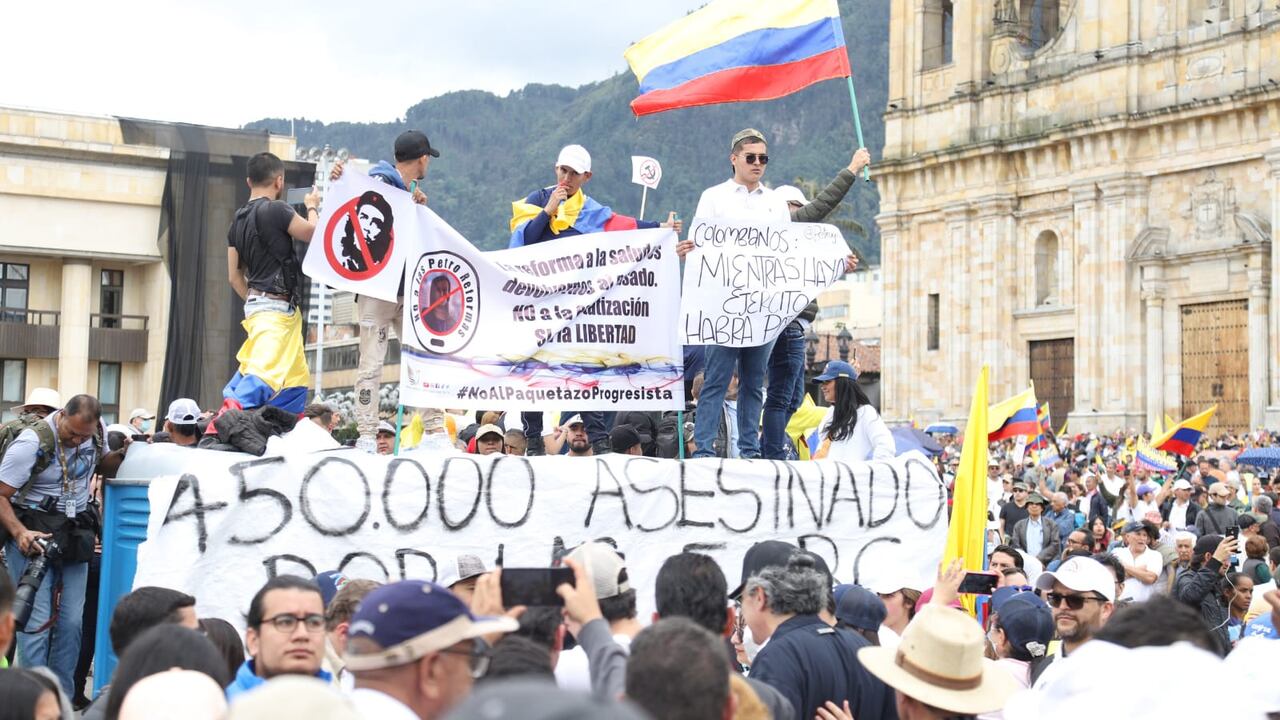 Marchas de la oposición en contra del Gobierno en la plaza de Bolívar