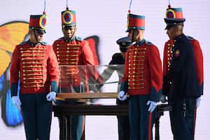 The sword of South America's liberator Simon Bolivar is carried to the stage during the inauguration ceremony of Colombia's new President Gustavo Petro, at the Bolivar square in Bogota, on August 7, 2022. - Ex-guerrilla and former mayor Gustavo Petro will be sworn in as Colombia's first-ever leftist president, with plans for profound reforms in a country beset by economic inequality and drug violence. (Photo by JUAN BARRETO / AFP)